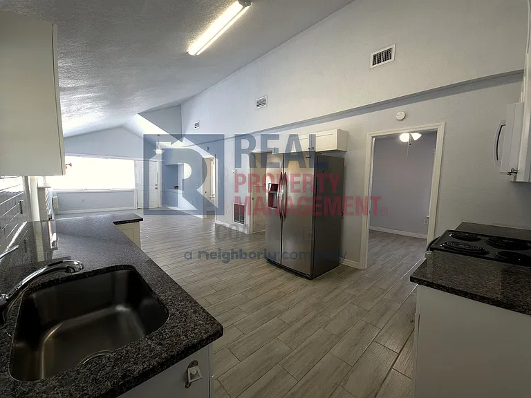 1415 10th St W — Photo 8