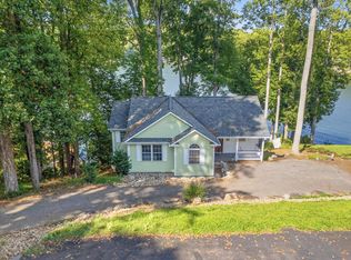 860 Long Island Dr, Moneta, VA 24121
