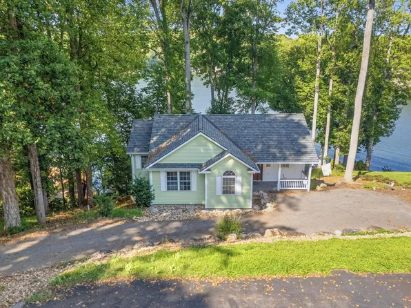 860 Long Island Dr, Moneta, VA 24121