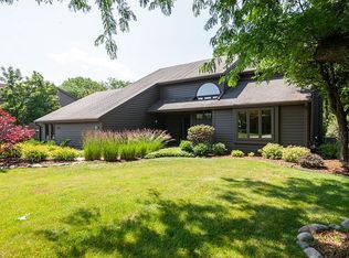 3815 W Sherbrooke Dr, Mequon, WI 53092