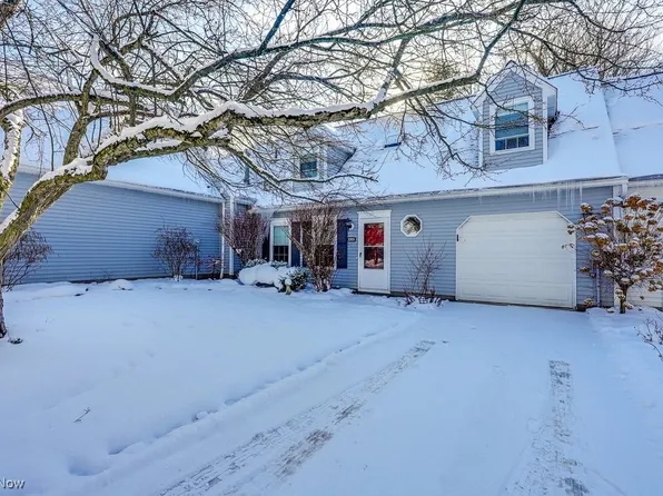 3305 Brookside Ln #10, Cuyahoga Falls, OH 44223
