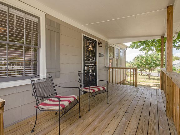 4th image of 2322 Lawson Ave