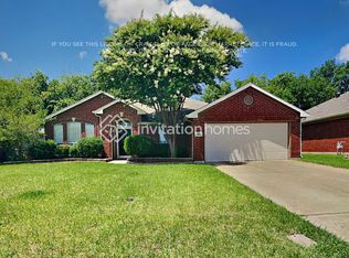 1501 High Crest Dr, Mansfield, TX 76063