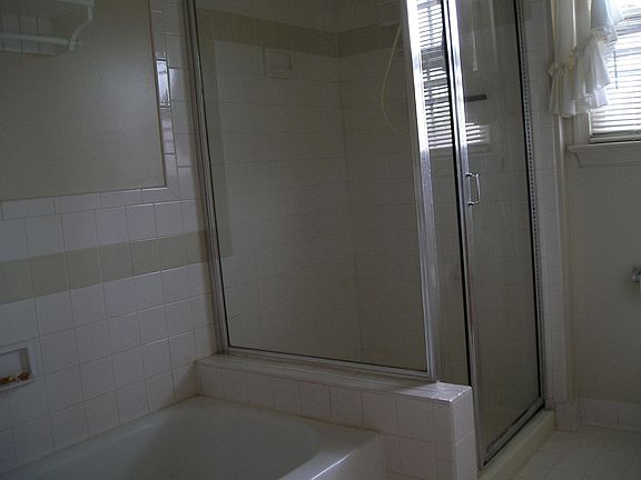 5th image of 5433 Middlebourne Ln