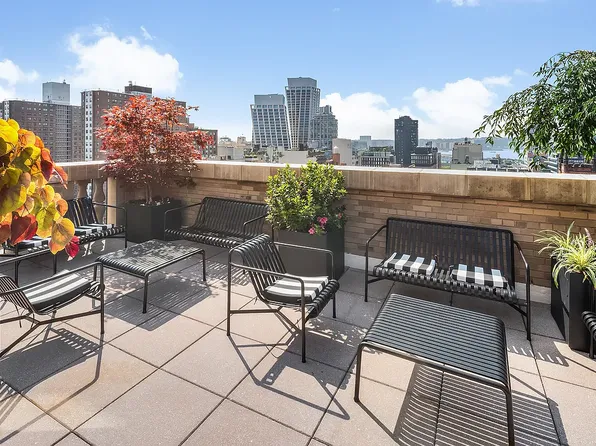 365 West 20th Street image 13 of 15