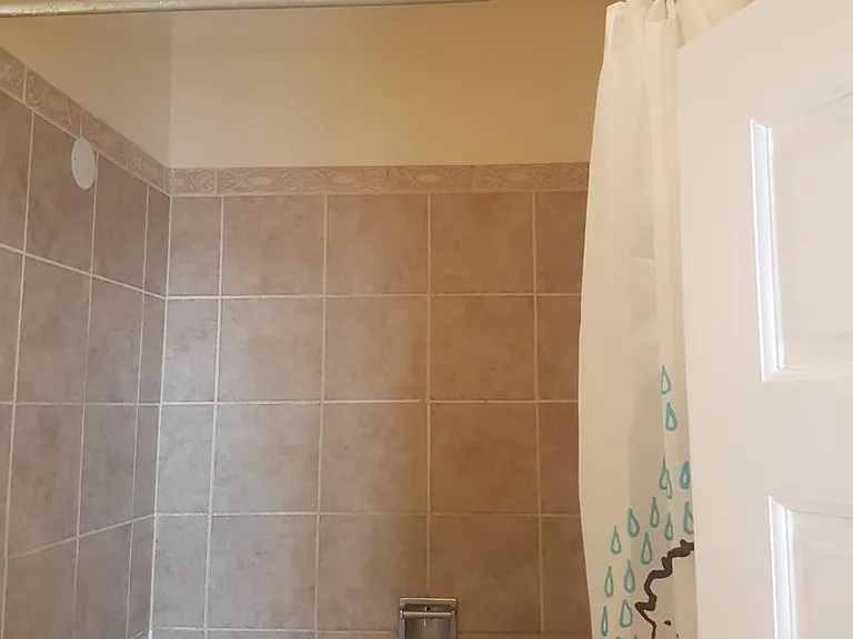 Shower/Bathtub