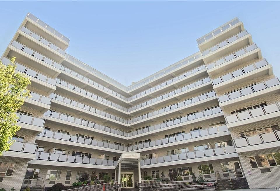 1st image of 300 Martine Ave APT 4L