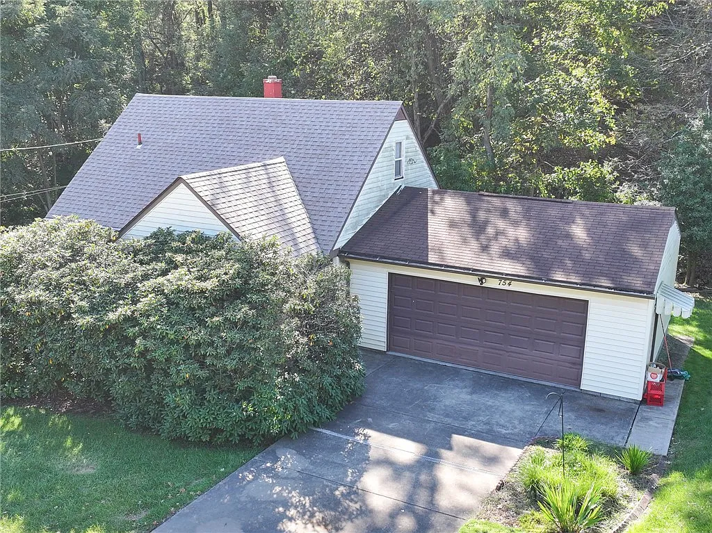 754 Jefferson Rd photo 1