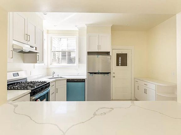 5th image of 470 Grove St APT 2