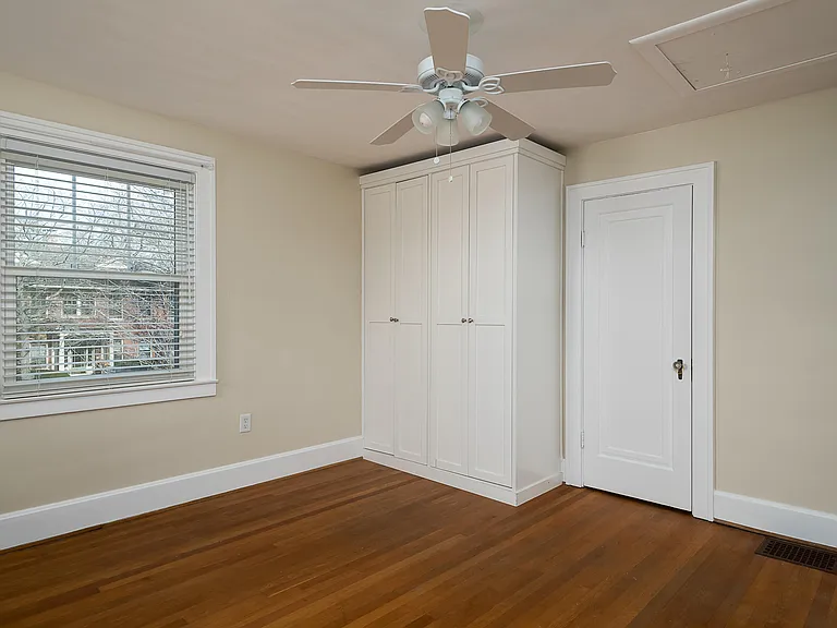 1378 Fontaine Rd — Photo 29
