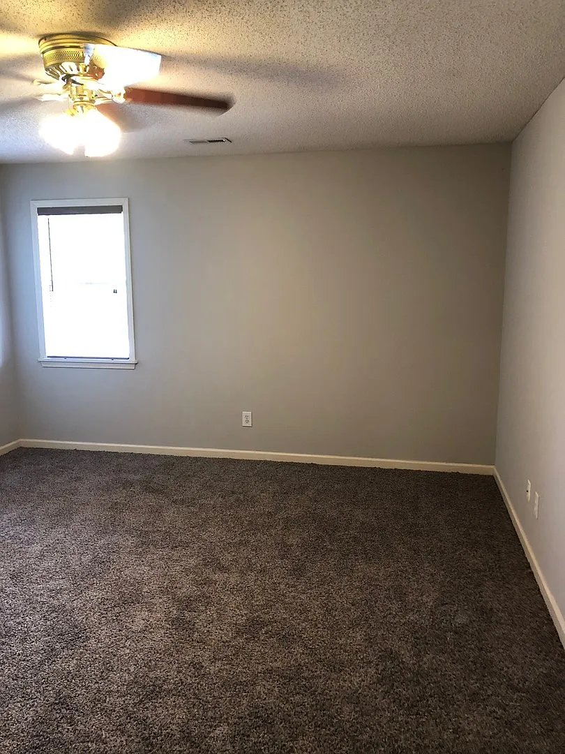 368 Cobblestone Way in Oxford Town home — Photo 4