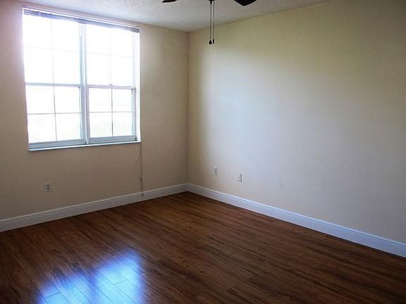 4th image of 720 S Sapodilla Ave #503