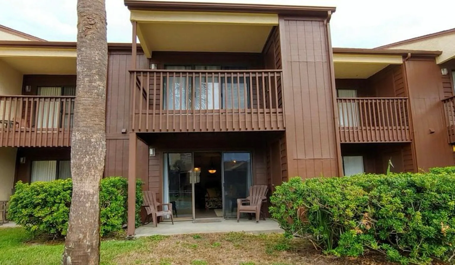 2 BR and 2 Baths overlooking the Tennis Court — Photo 1
