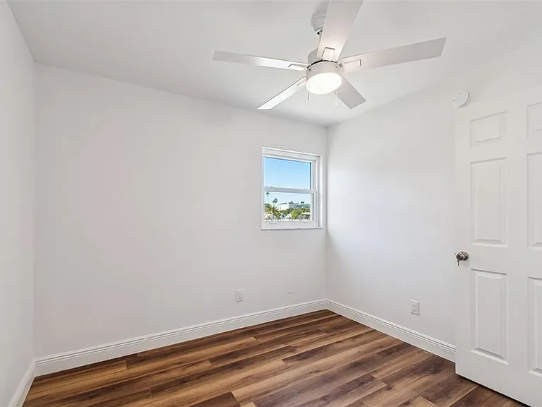 14919 N Bayshore Dr #1 — Photo 28