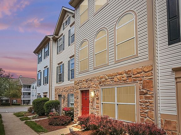 3rd image of 3575 Sherbrooke Cir