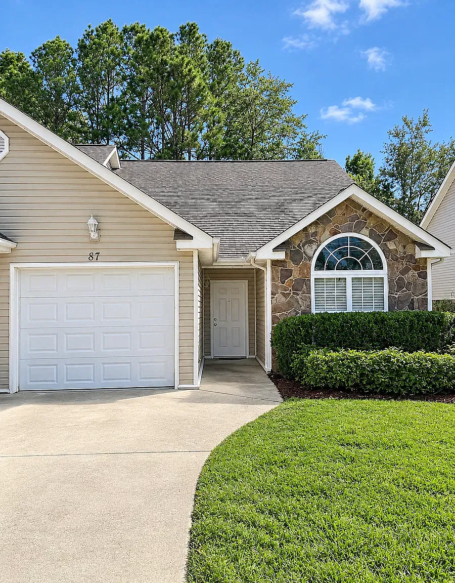 2 bed, $1,300 — Photo 1