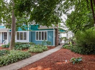 8 Crescent Hl, Springfield, MA 01105