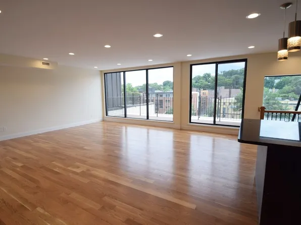 1616 Beacon St, Brookline, MA