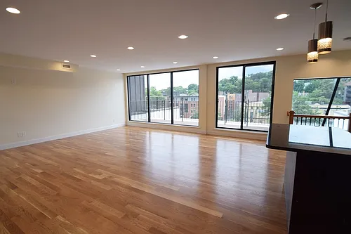 1616 Beacon St #3 Photo 1