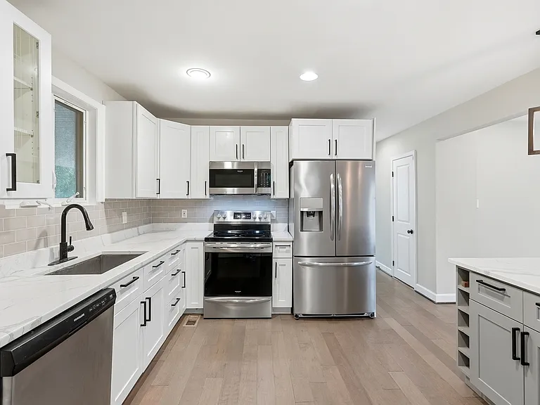10 Birch Ave — Photo 19