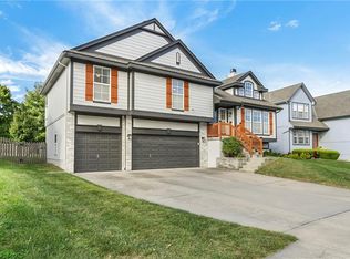 2313 NE Old Paint Rd, Lees Summit, MO 64086