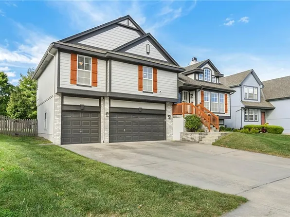 2313 NE Old Paint Rd, Lees Summit, MO 64086