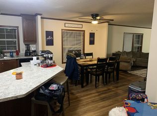 29850 Meadow Ln, Gibraltar, MI 48173