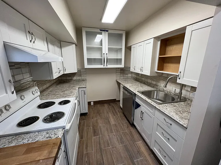 Colonial Oaks Apartments — Photo 10