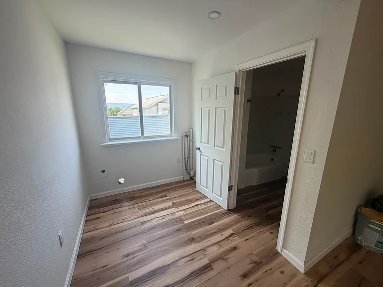 83 Hemlock St — Photo 9