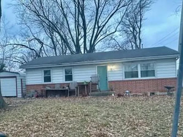 102 W 8th St, Oak Grove, MO 64075