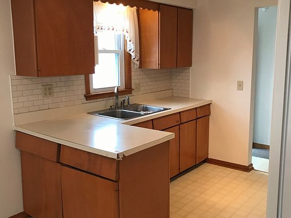 4th image of 157 McNaughton Ave