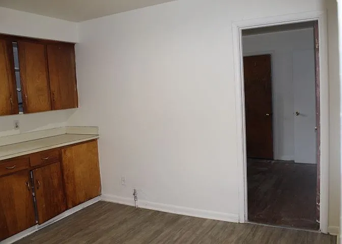 1 Sheffield Dr — Photo 2