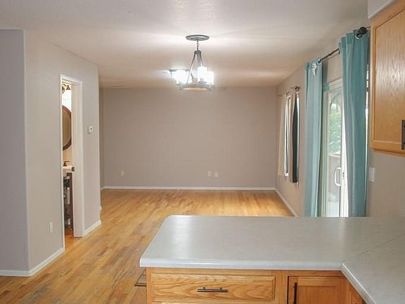5th image of 8 Borman Ct