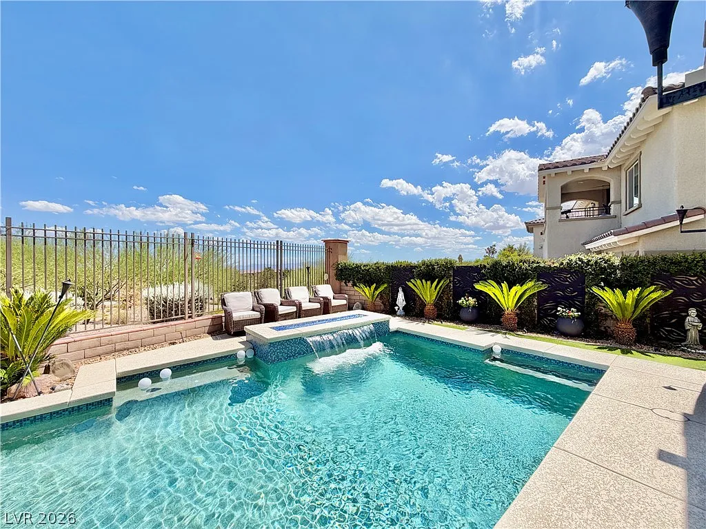 5 bed, 3.5 bath, 3599 sqft, $7,500 — Photo 2