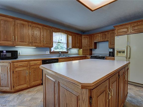 5th image of 995 Clearview Dr SE