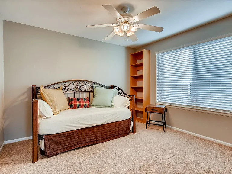 2489 Cove Creek Ct — Photo 22