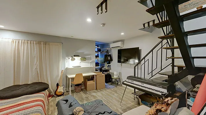 Rented by Nooklyn NYC LLC | media 7