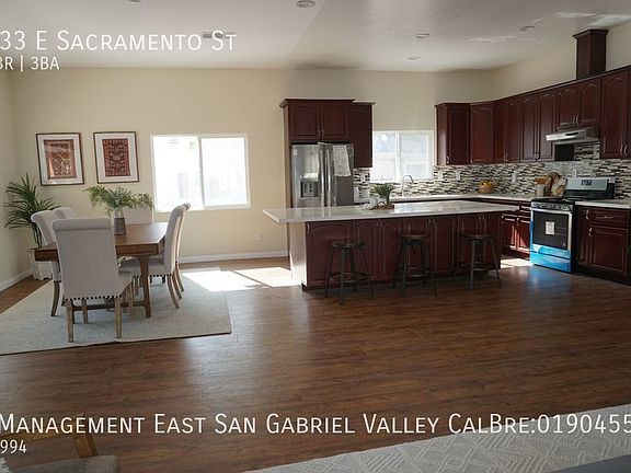 5th image of 833 E Sacramento St