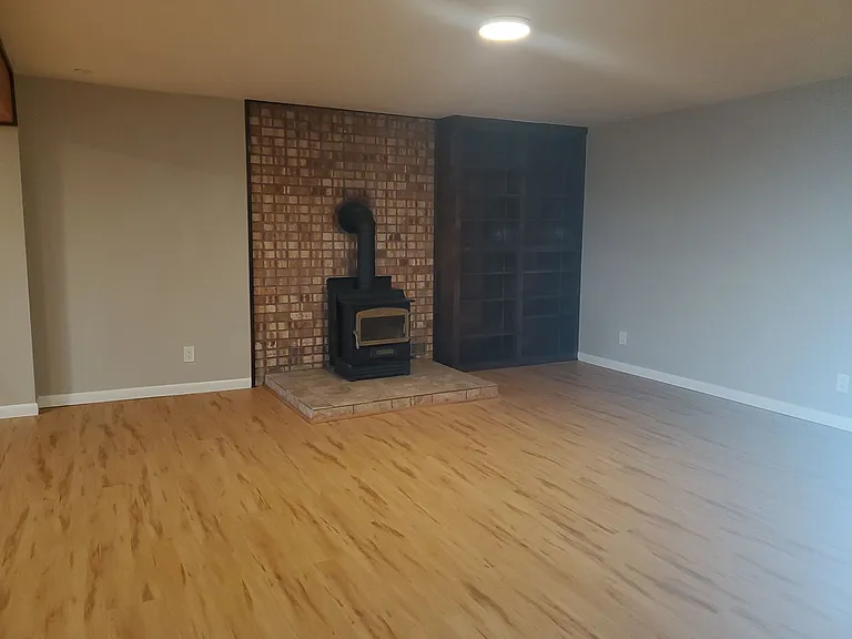 990 Mountain View Rd — Photo 6