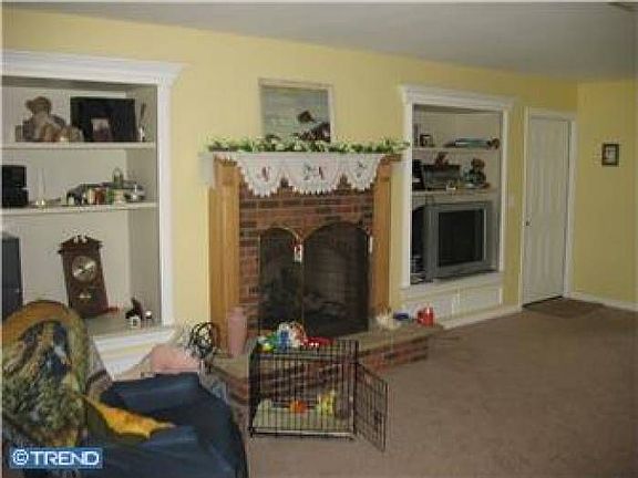 family rm w/fireplace