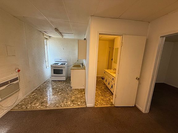 2nd image of 19 1/2 S Jefferson Ave APT 3