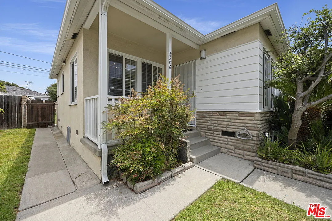 3 bed, 1.0 bath, 1000 sqft, $5,000 — Photo 3