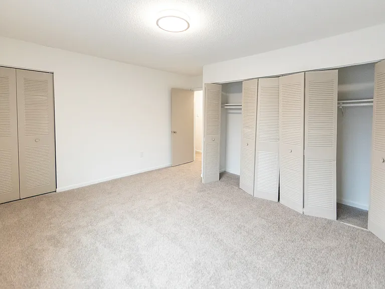Room 1 (1) Room 1 (1)