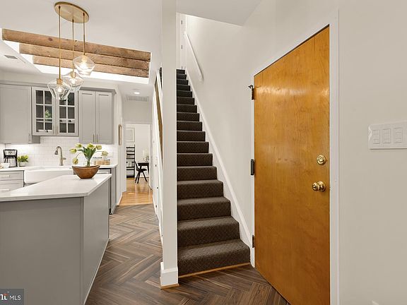 4th image of 1935 17th St NW APT 5