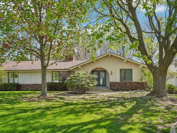 N26W22252 Ridgewood LANE, Waukesha, WI 53186