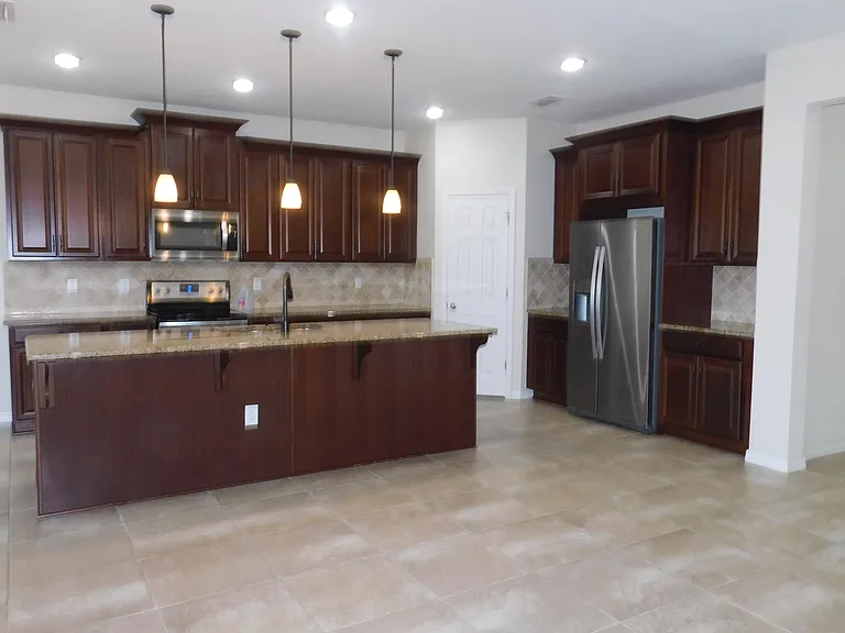 2135 Donahue Dr — Photo 7
