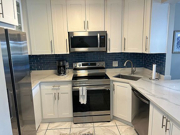 3rd image of 390 N Federal Hwy APT 202
