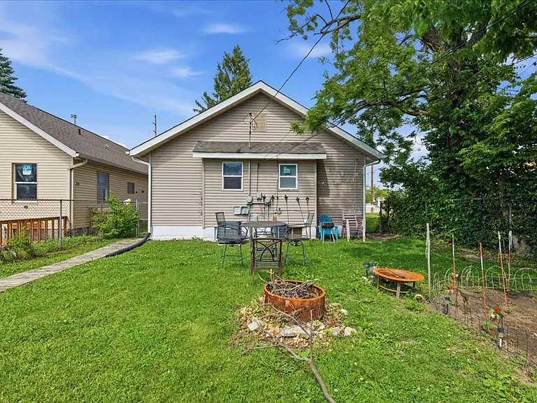 35 - 37 S Sherman Dr — Photo 11