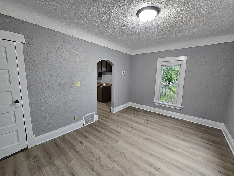 642 Dawson St — Photo 6