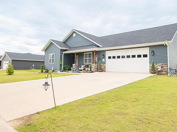 2nd image of 104 Lanee Ln